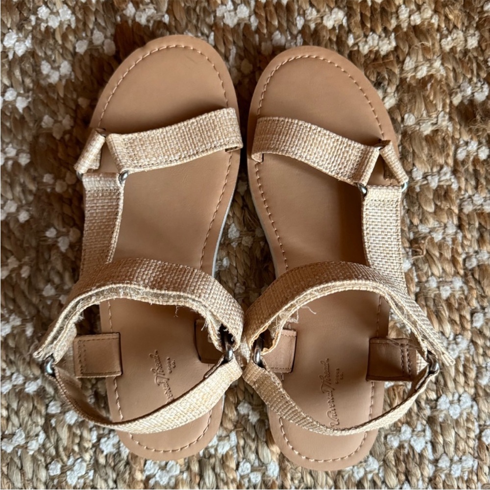 Universal Thread Flatform Sandals NWOT